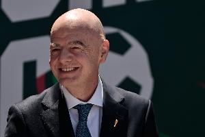 记者：足球商业化完全可以推进，但因凡蒂诺忘了过程需要公开透明