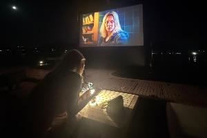 低调官宣姆巴佩社媒晒女友背影，相恋半年首次公开发女友照片
