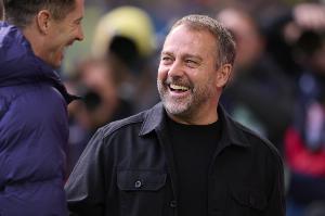 世体：阿劳霍、卡萨多和巴德吉缺席巴萨季前赛，弗里克将考察小将